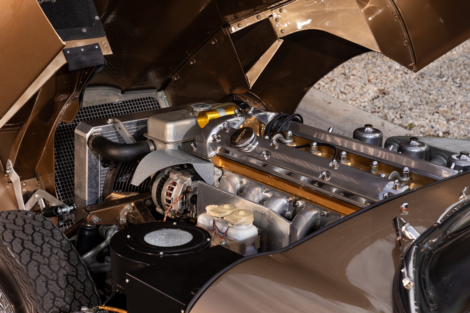 Jaguar-E-Type-1967-Convertible-6