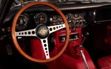 Jaguar-E-Type-1967-Convertible-7