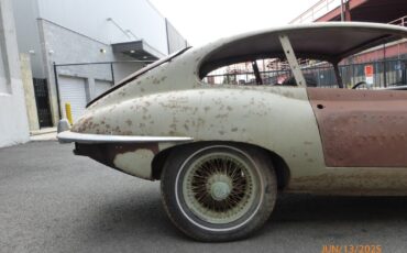 Jaguar-E-Type-1969-12