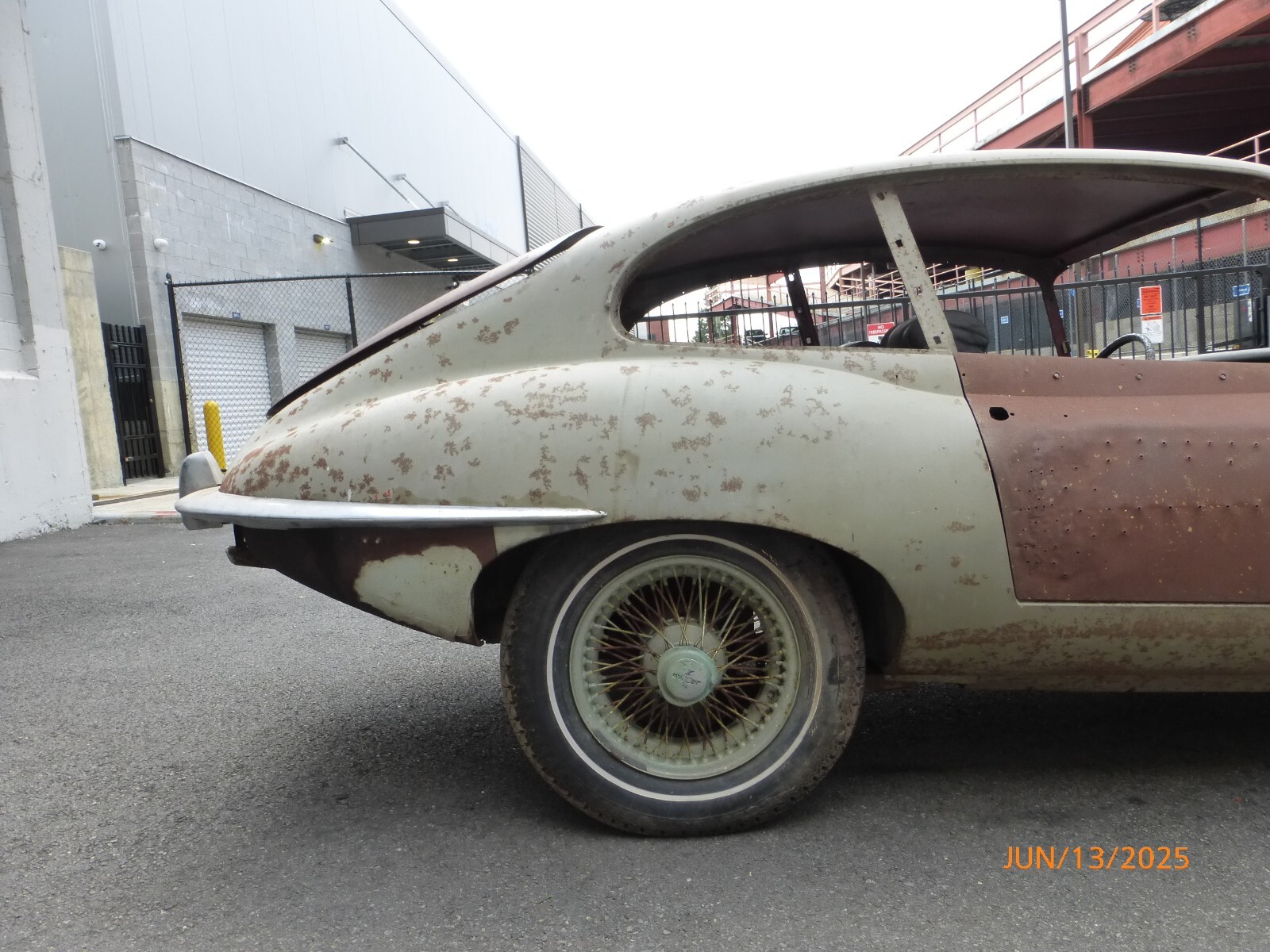 Jaguar-E-Type-1969-12