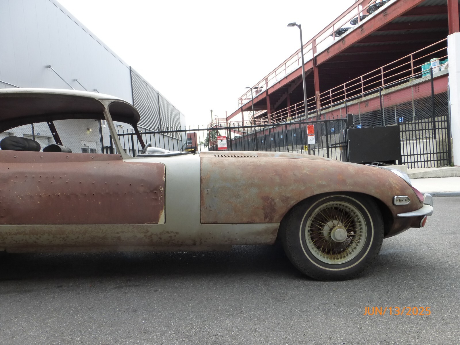 Jaguar-E-Type-1969-13