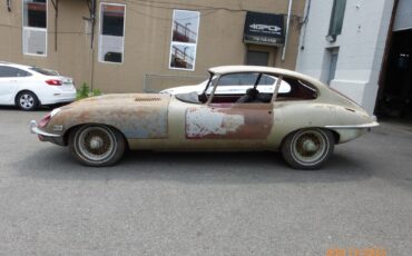 Jaguar-E-Type-1969-2