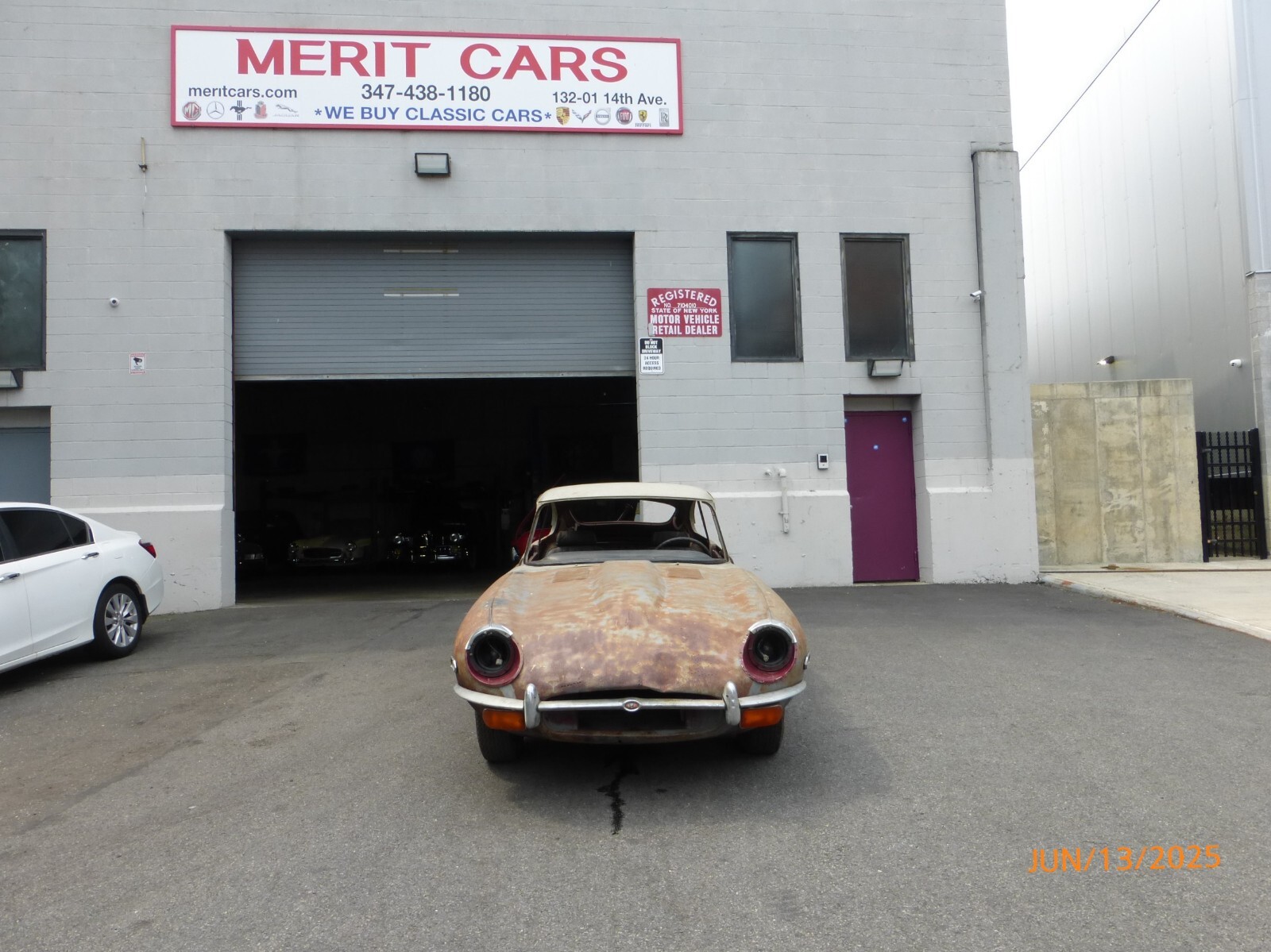 Jaguar-E-Type-1969-29