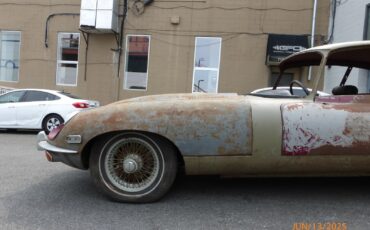 Jaguar-E-Type-1969-8