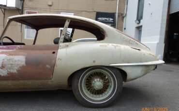 Jaguar-E-Type-1969-9