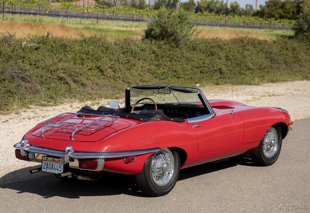 Jaguar-E-Type-1969-Convertible-4