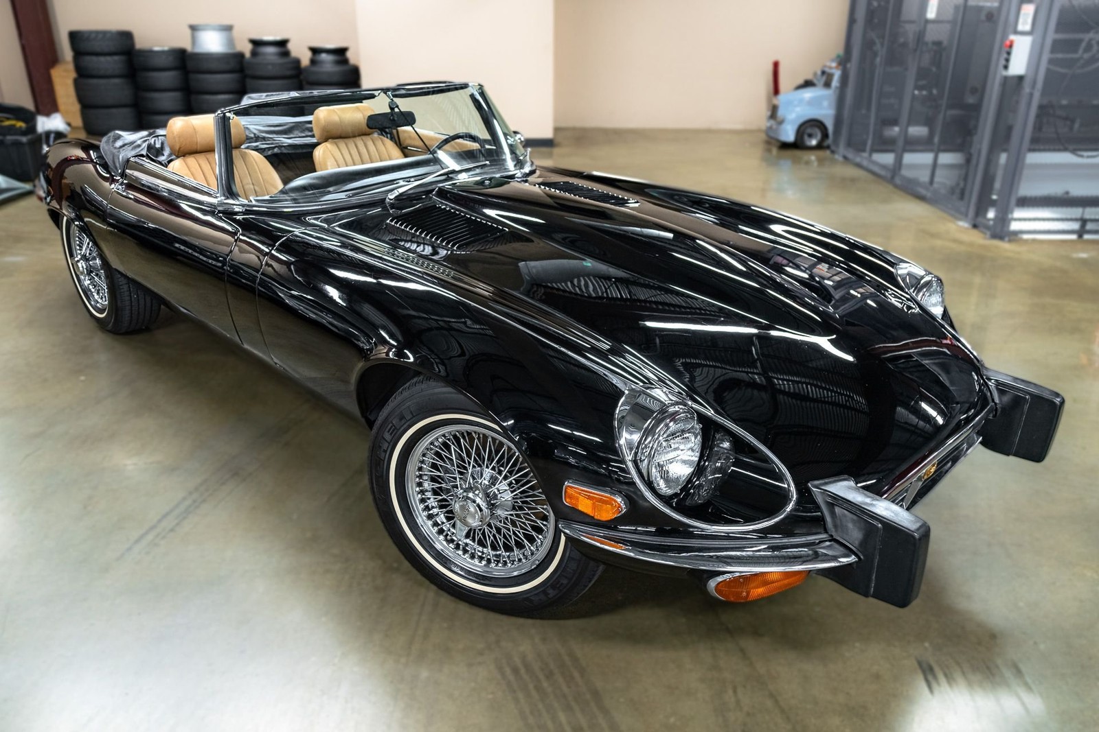 Jaguar-E-Type-1974-Convertible-12