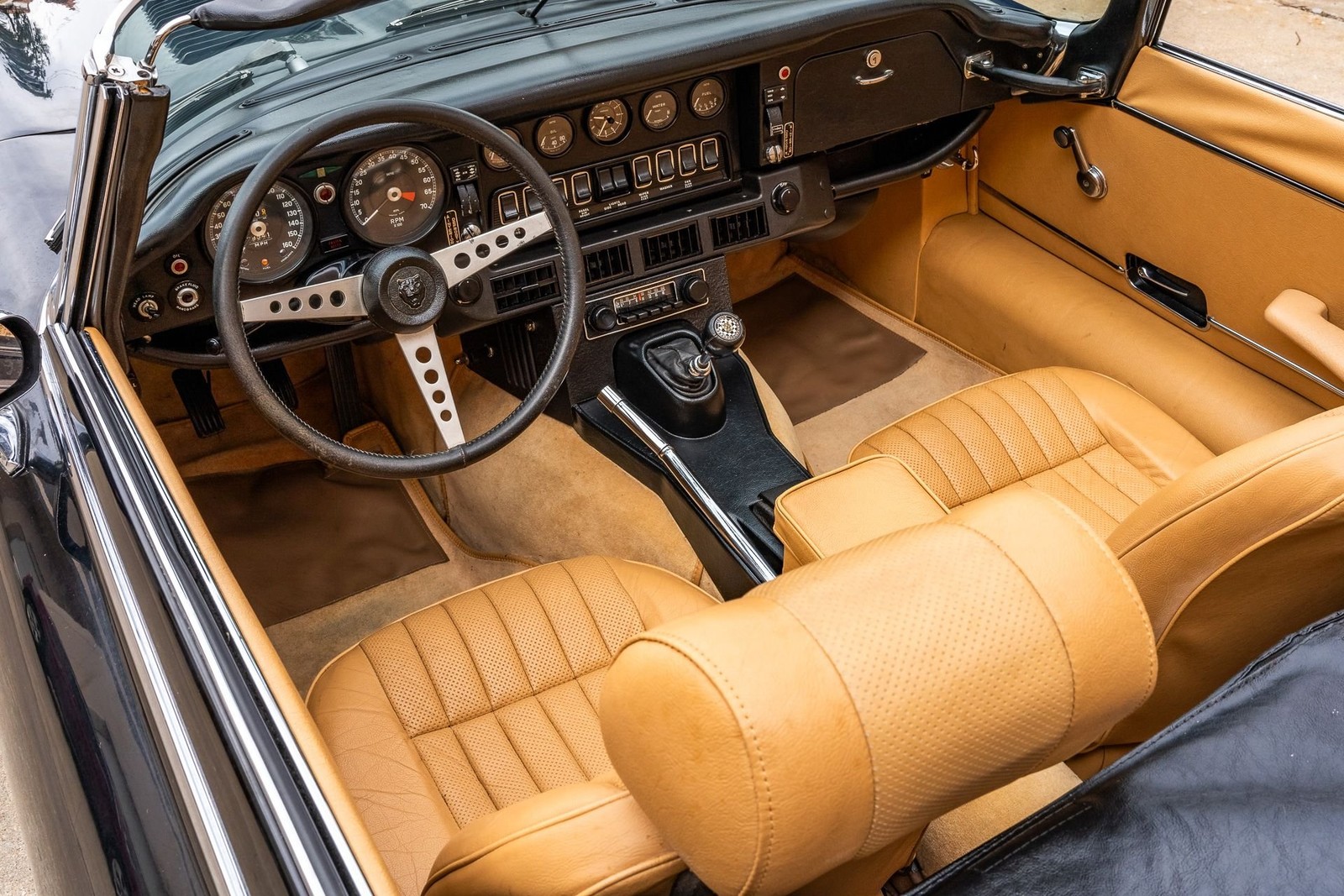 Jaguar-E-Type-1974-Convertible-14