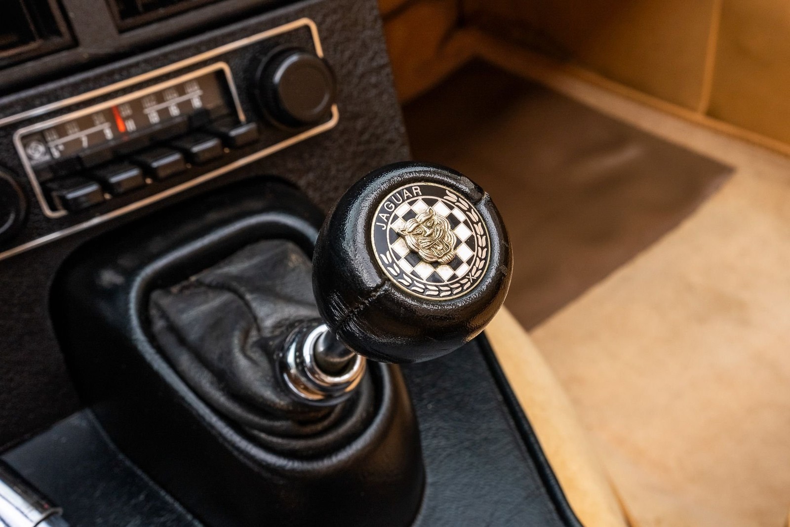 Jaguar-E-Type-1974-Convertible-18