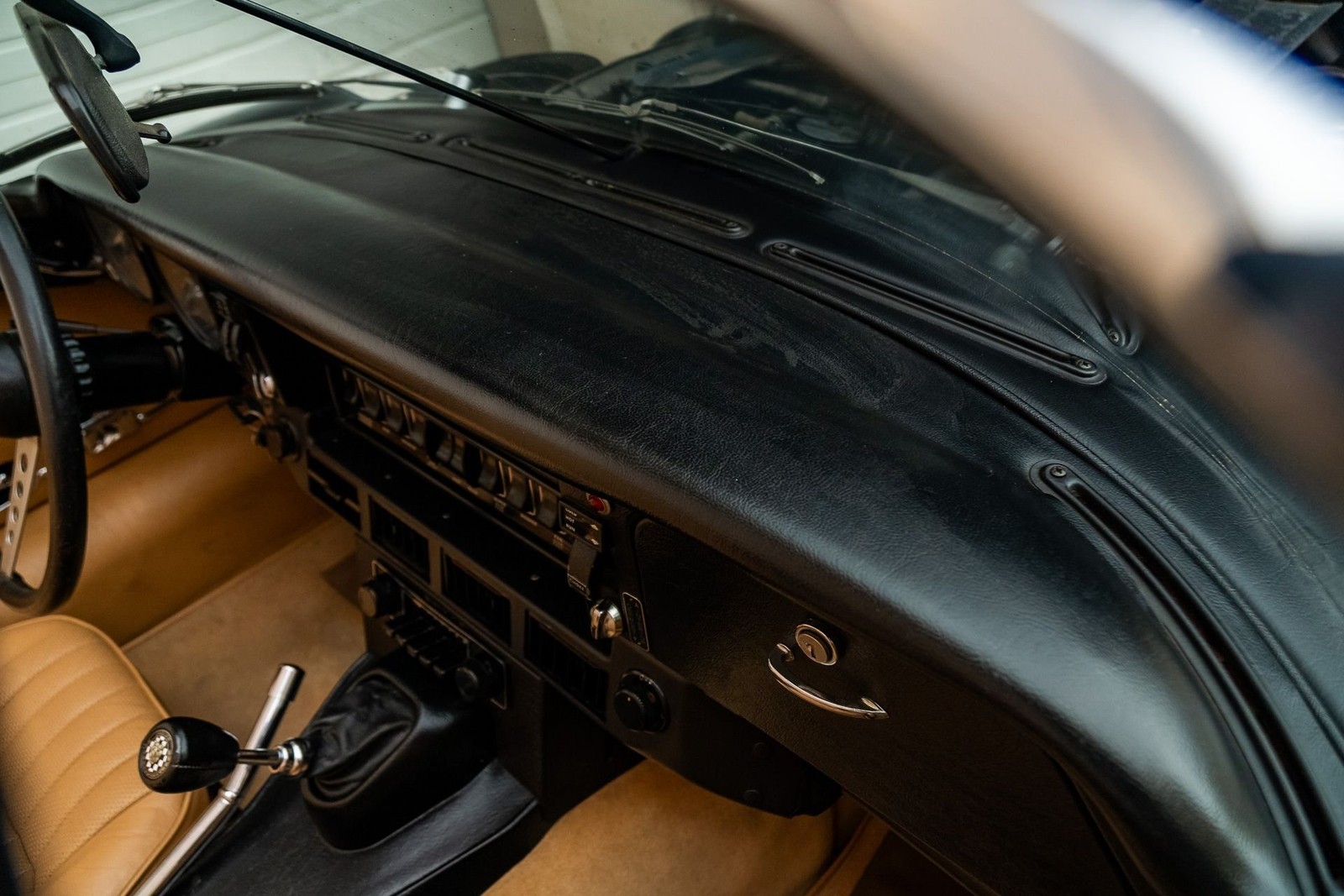 Jaguar-E-Type-1974-Convertible-27