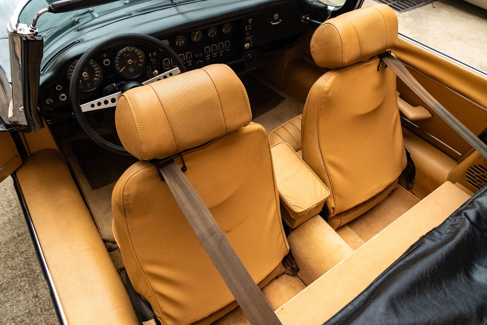 Jaguar-E-Type-1974-Convertible-35