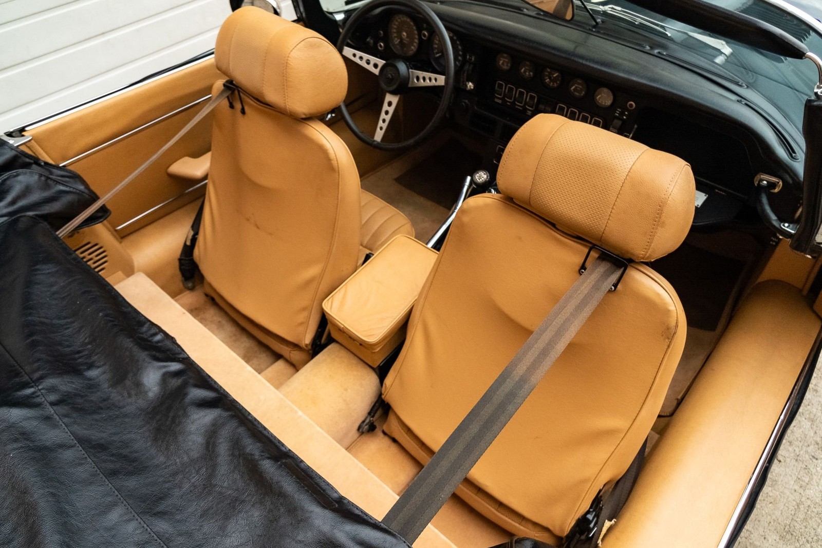 Jaguar-E-Type-1974-Convertible-36
