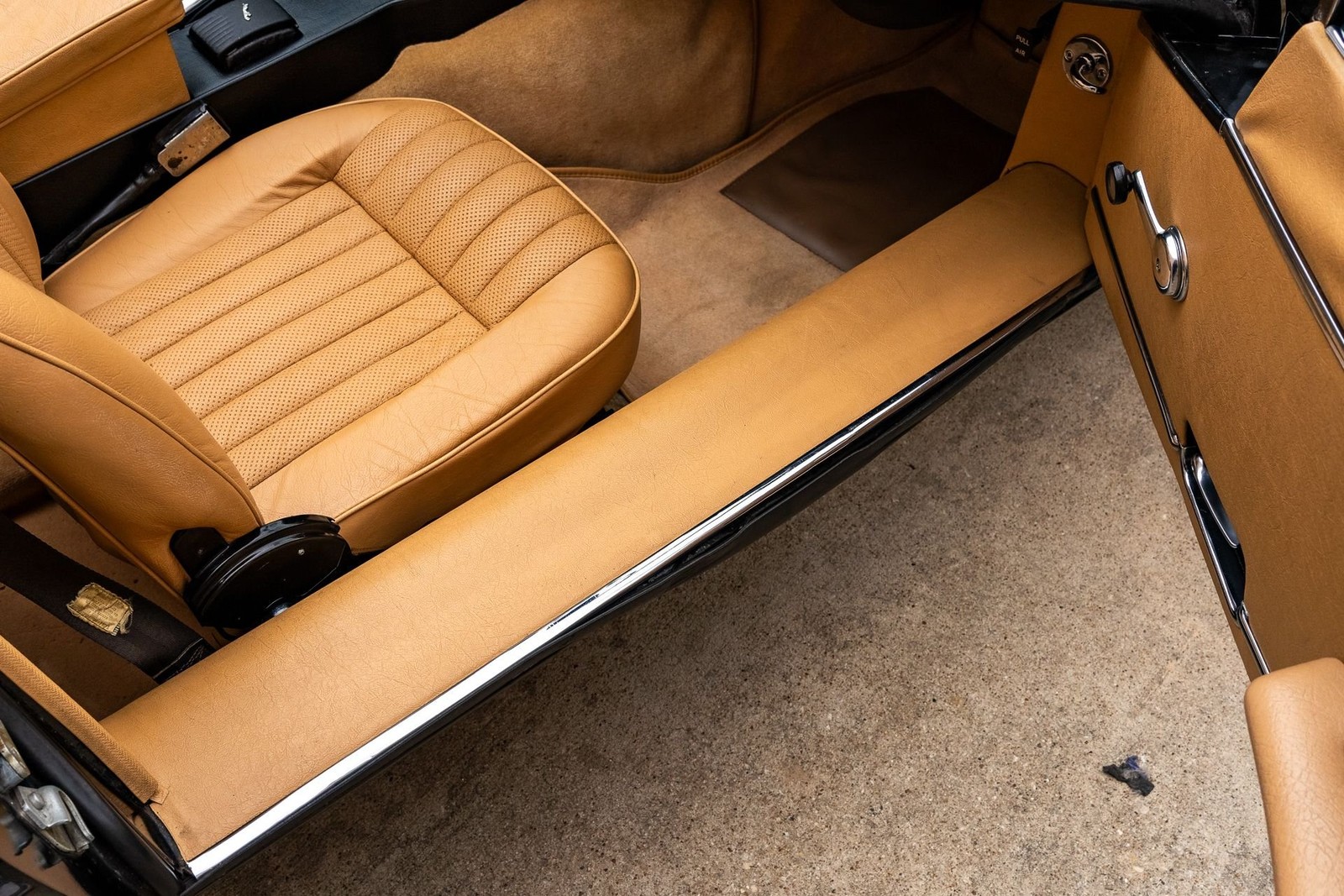 Jaguar-E-Type-1974-Convertible-38