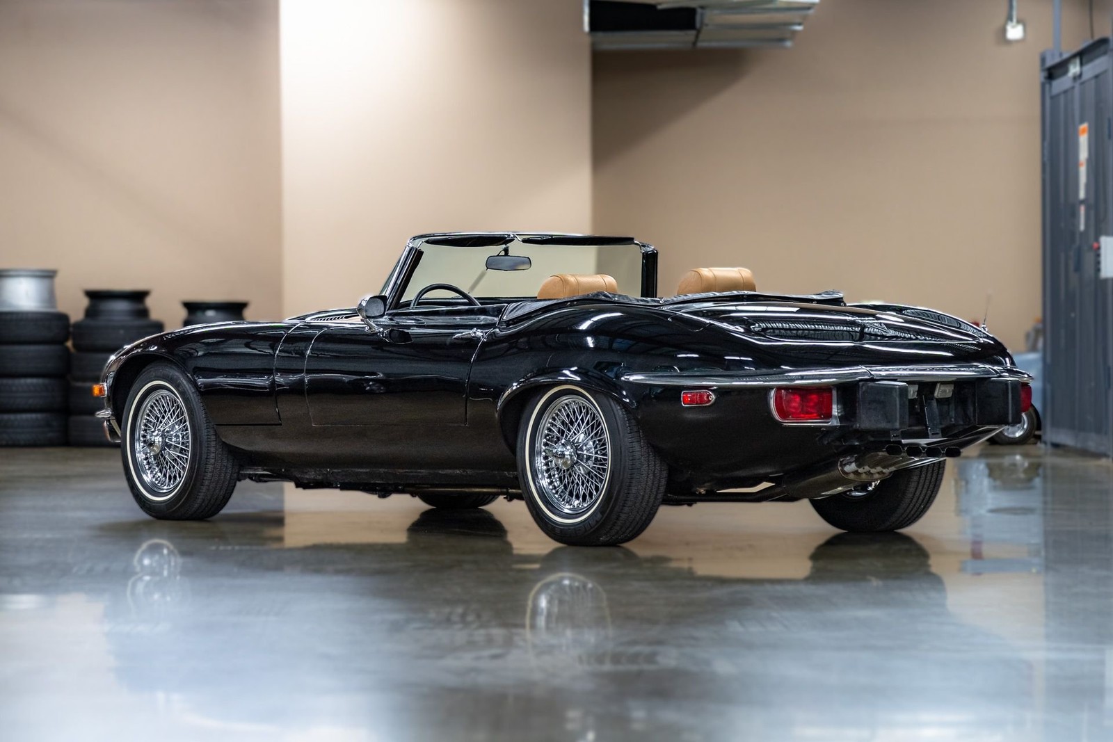 Jaguar-E-Type-1974-Convertible-4