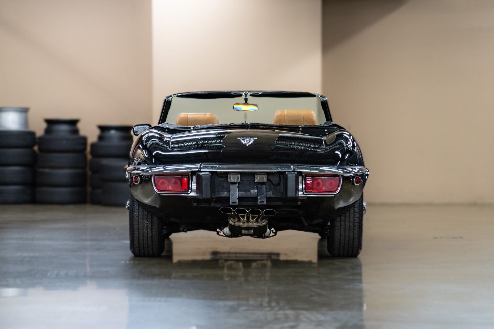 Jaguar-E-Type-1974-Convertible-5