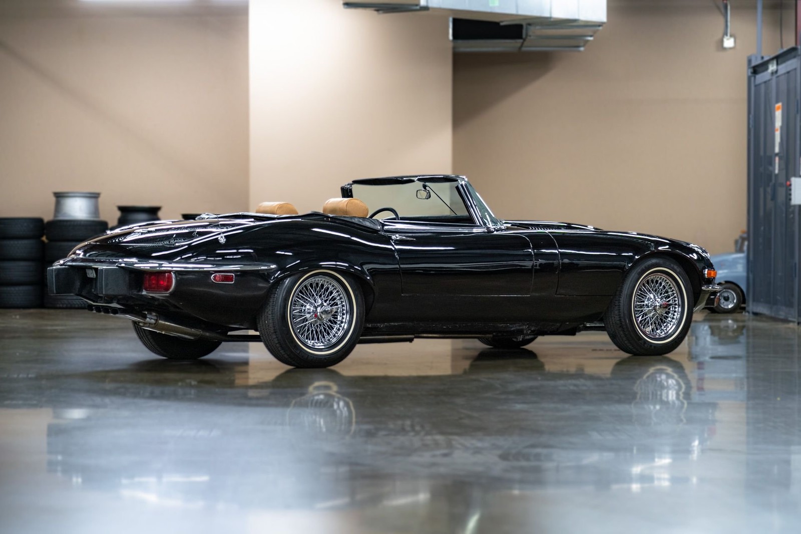 Jaguar-E-Type-1974-Convertible-6