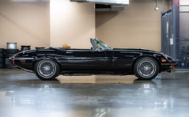 Jaguar-E-Type-1974-Convertible-7