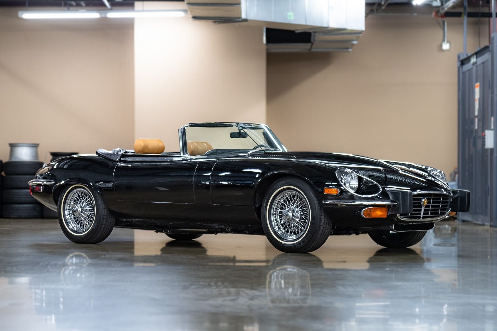 Jaguar-E-Type-1974-Convertible-8
