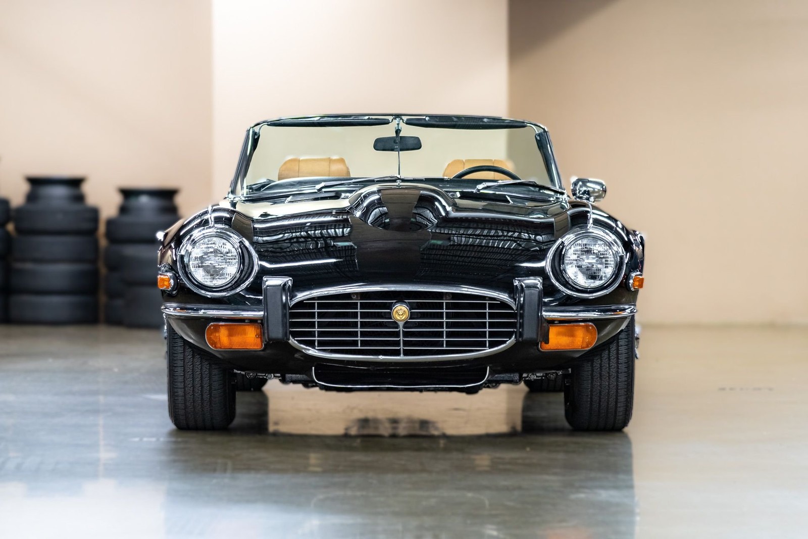 Jaguar-E-Type-1974-Convertible-9