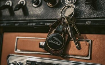 Jaguar-E-type-1964-Green-Tan-3