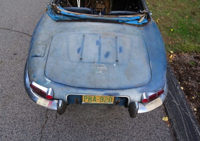 Jaguar-E-type-1966-10
