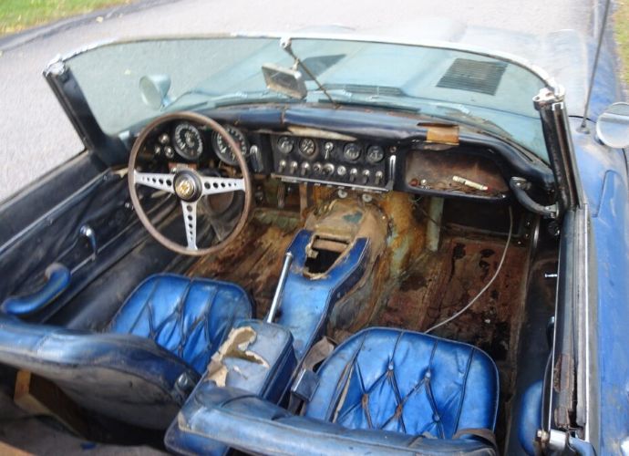 Jaguar-E-type-1966-11