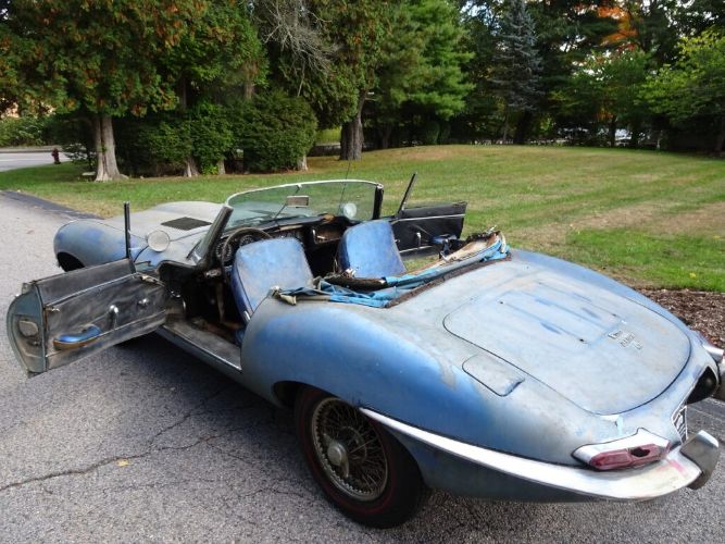 Jaguar-E-type-1966-18