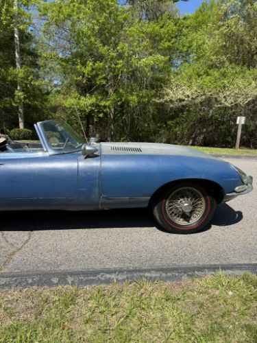 Jaguar-E-type-1966-19