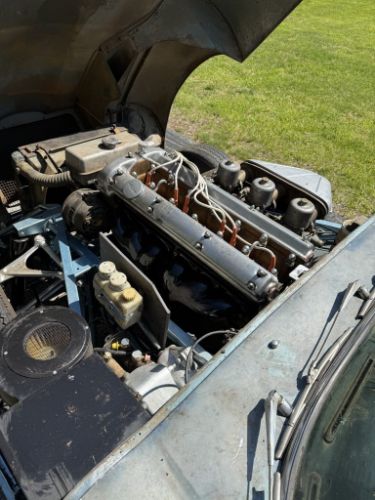 Jaguar-E-type-1966-22