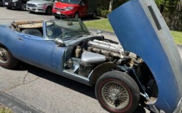 Jaguar-E-type-1966-24