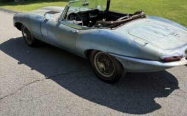 Jaguar-E-type-1966-5