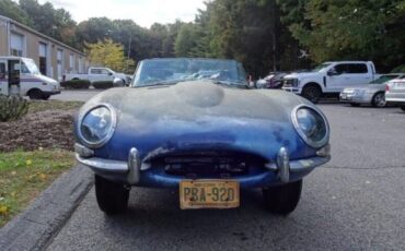 Jaguar-E-type-1966-6