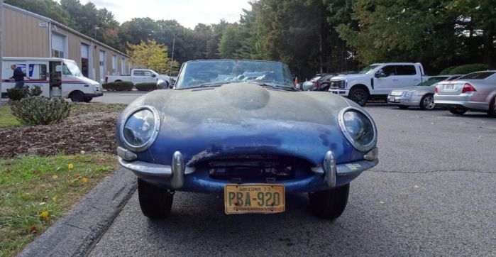 Jaguar-E-type-1966-6