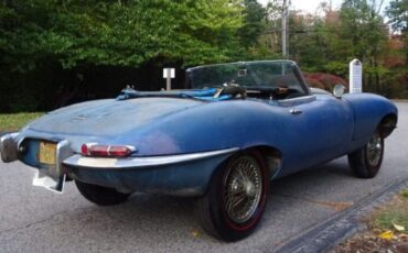 Jaguar-E-type-1966-8