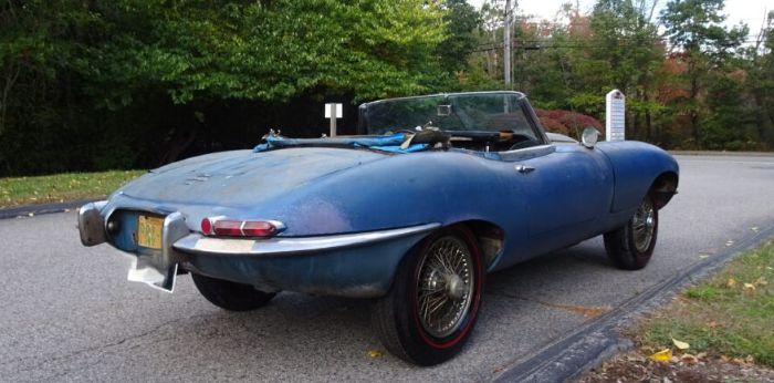 Jaguar-E-type-1966-8