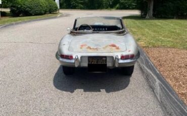 Jaguar-E-type-1967-5