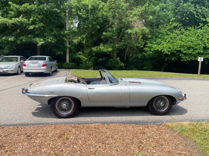 Jaguar-E-type-1967-6