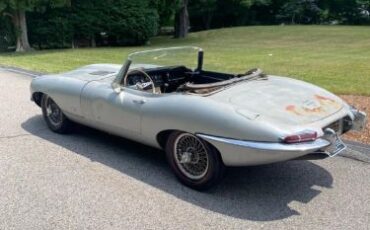 Jaguar-E-type-1967-7
