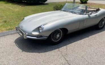 Jaguar-E-type-1967-8