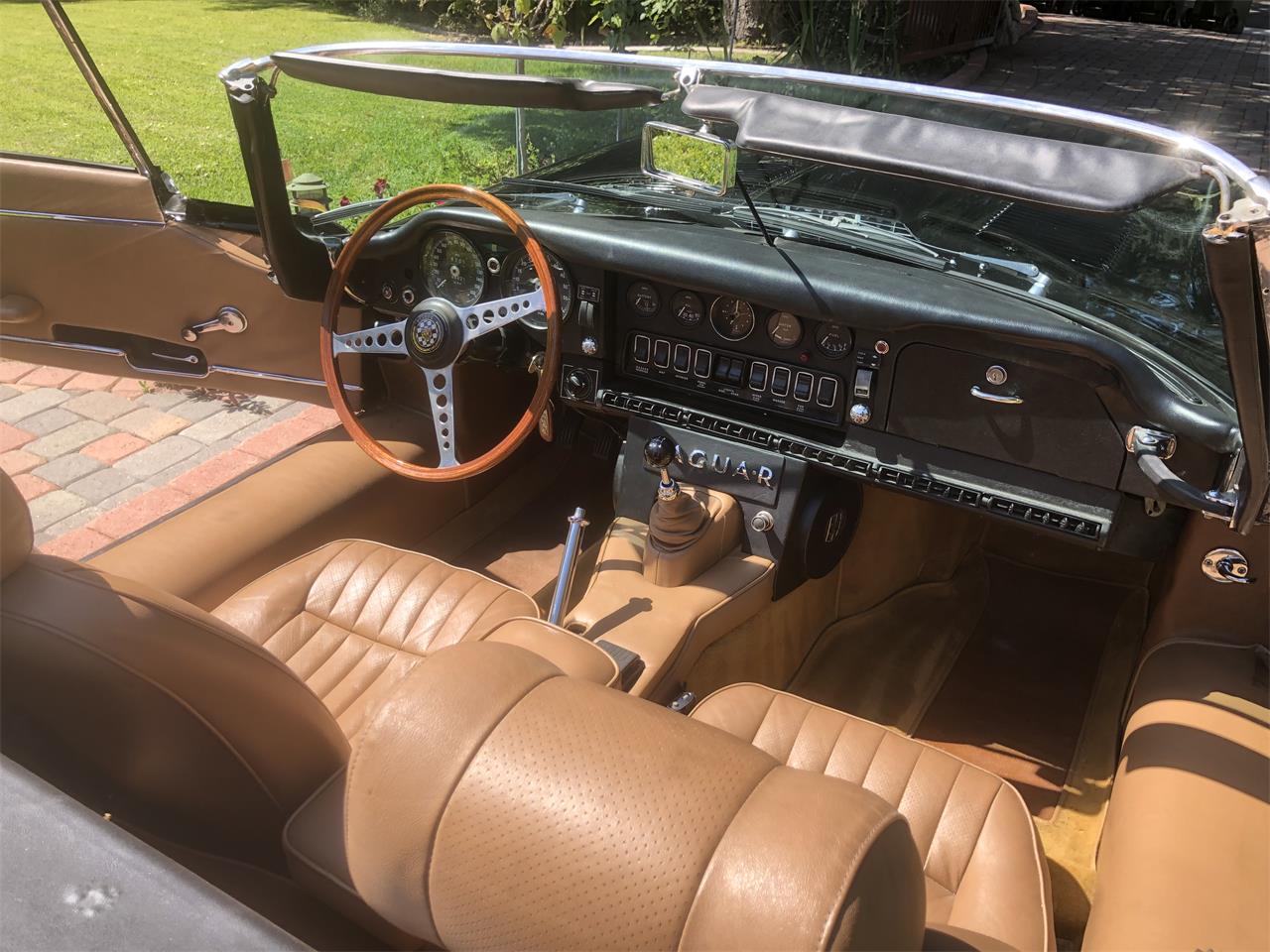 Jaguar-E-type-1971-Black-Biscuit-1