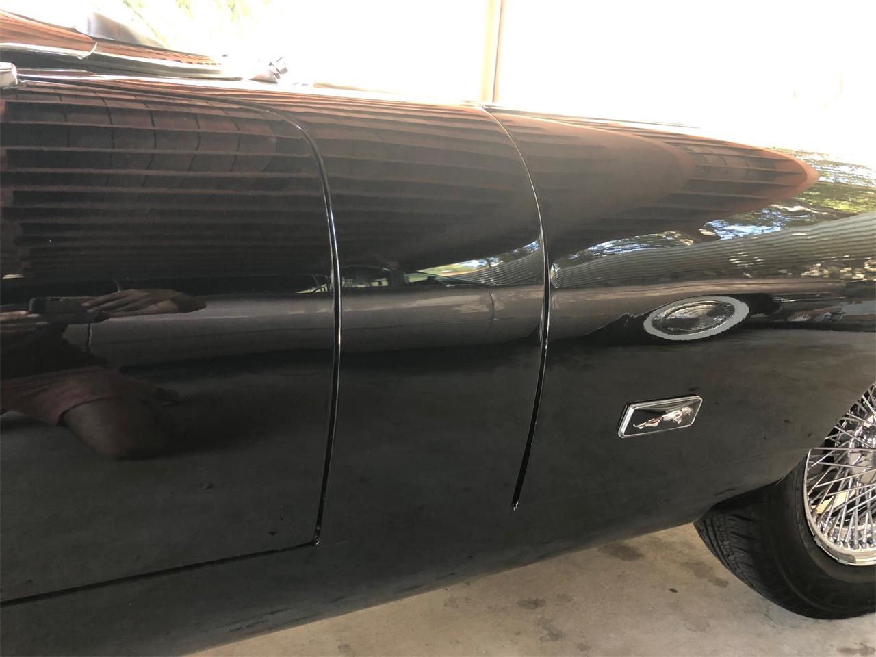 Jaguar-E-type-1971-Black-Biscuit-10