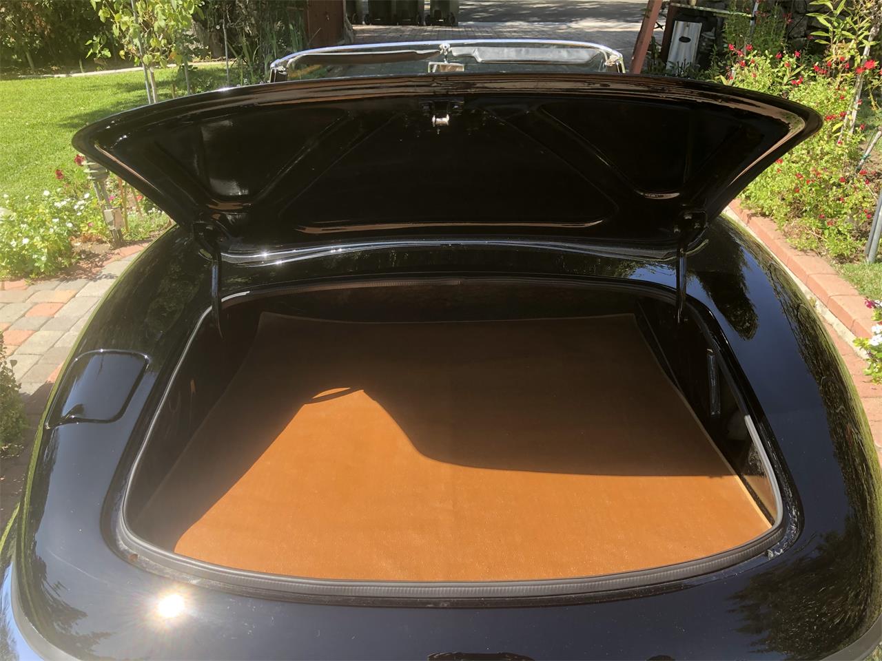 Jaguar-E-type-1971-Black-Biscuit-12