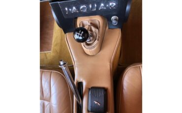 Jaguar-E-type-1971-Black-Biscuit-3