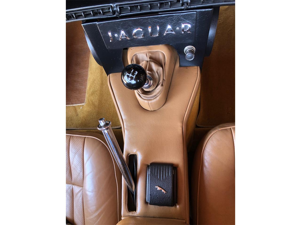 Jaguar-E-type-1971-Black-Biscuit-3
