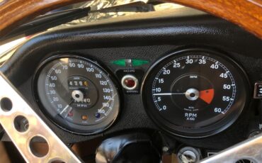 Jaguar-E-type-1971-Black-Biscuit-4