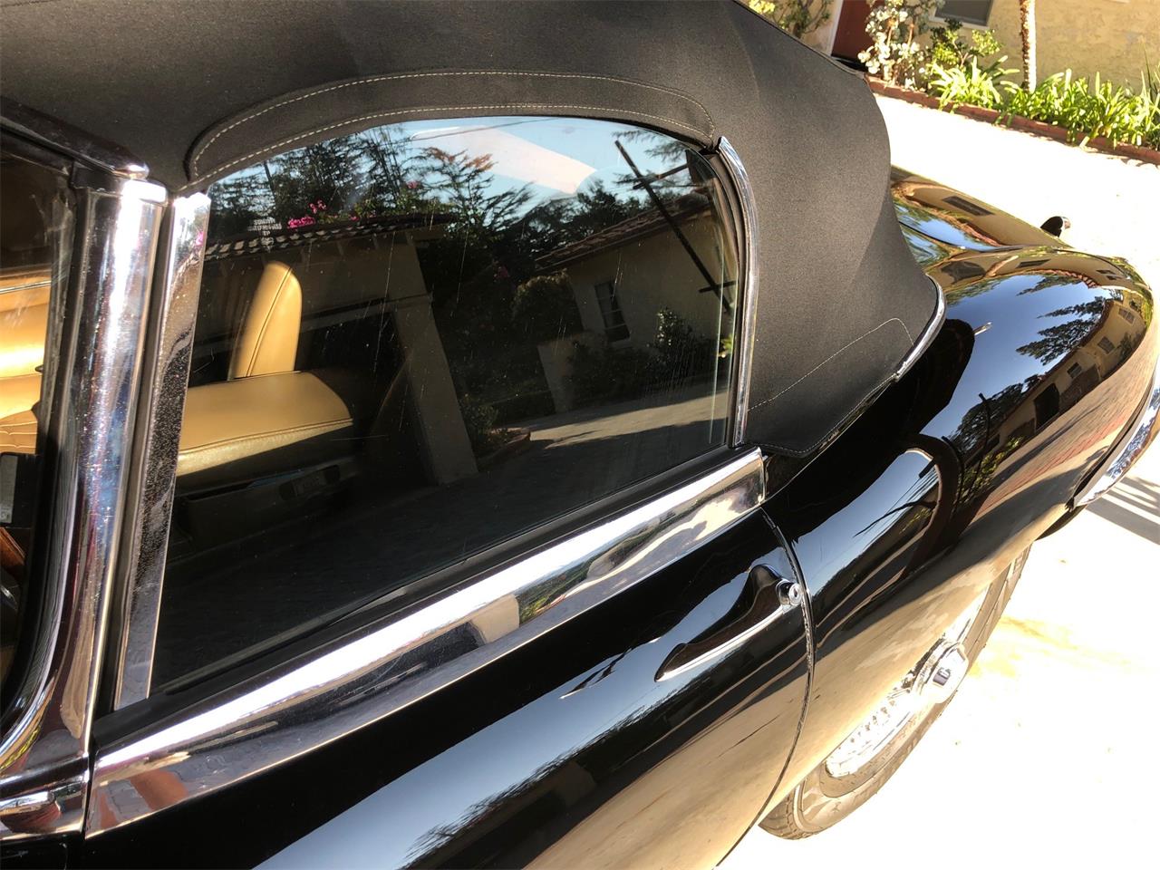 Jaguar-E-type-1971-Black-Biscuit-8