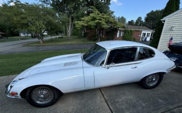 Jaguar-E-type-1973-White-Black-10