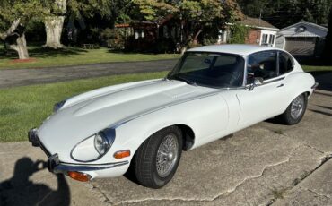 Jaguar-E-type-1973-White-Black-15
