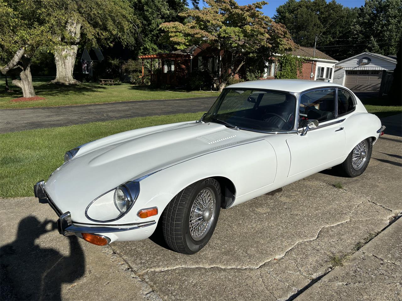Jaguar-E-type-1973-White-Black-15