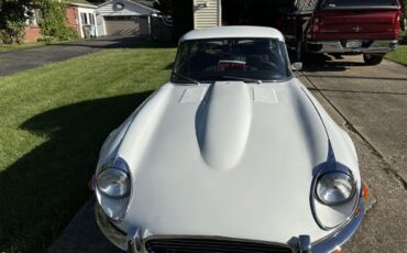 Jaguar-E-type-1973-White-Black-2